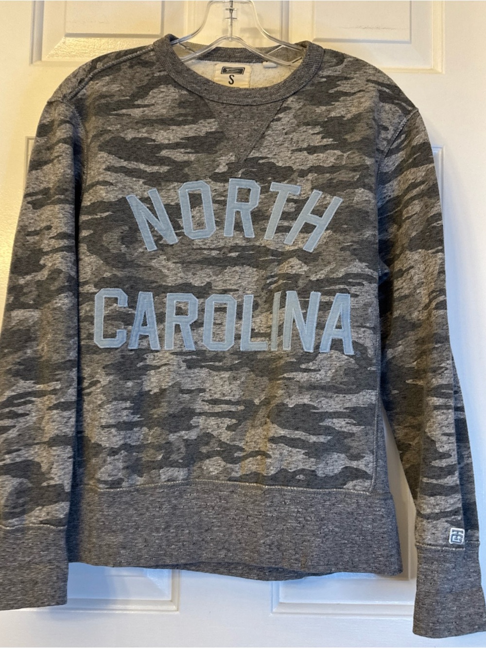 North Carolina Tarheels Women's Small Tailgate Brand Camo Crewneck Sweatshirt